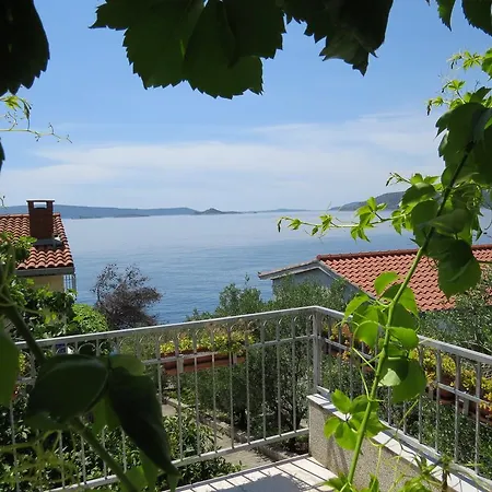 Appartement Lovric - 30 Meters To The Beach *