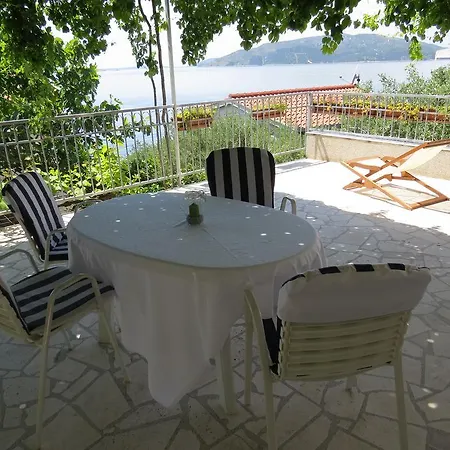 Lovric - 30 Meters To The Beach Appartement Trogir