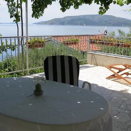 Appartement Lovric - 30 Meters To The Beach Trogir