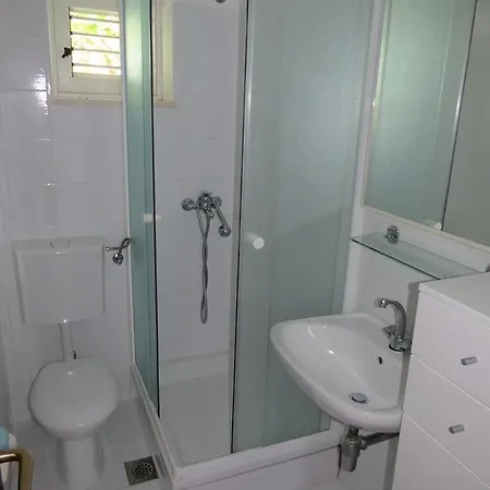 Lovric - 30 Meters To The Beach Appartement Trogir