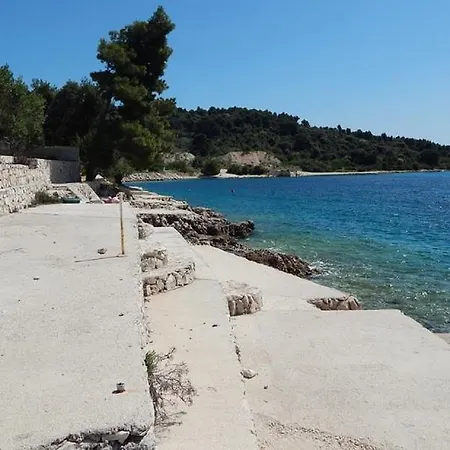 Lovric - 30 Meters To The Beach Appartement Trogir