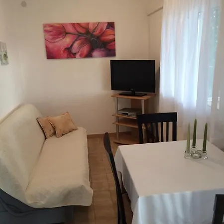 Appartement Lovric - 30 Meters To The Beach *