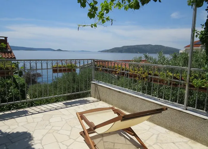 Lovric - 30 Meters To The Beach Apartament *