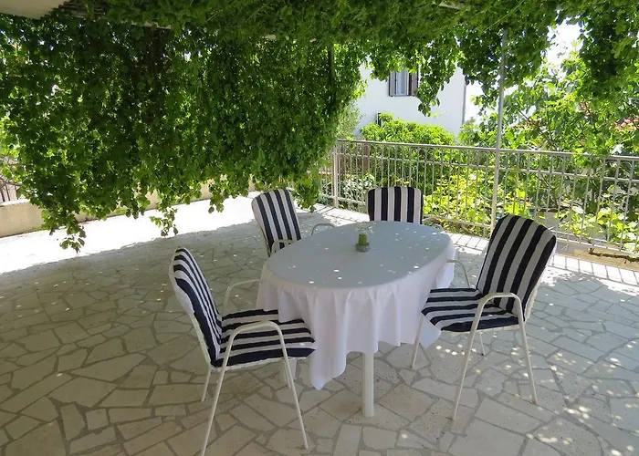 Lovric - 30 Meters To The Beach Apartament *