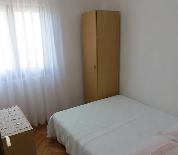 Lovric - 30 Meters To The Beach Apartament Trogir