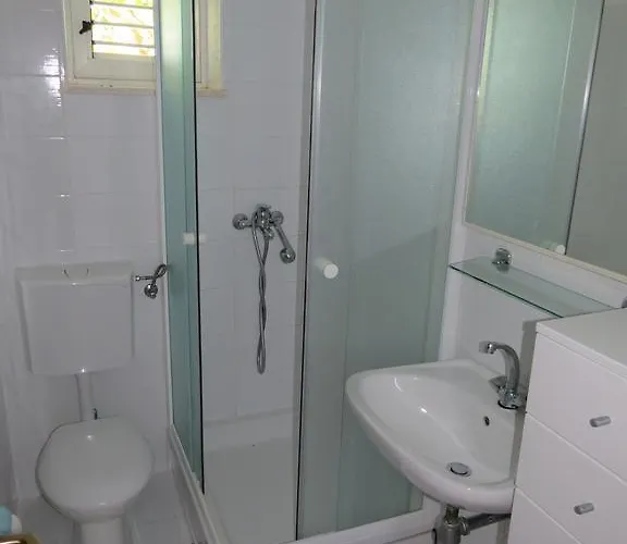 Lovric - 30 Meters To The Beach Apartament Trogir