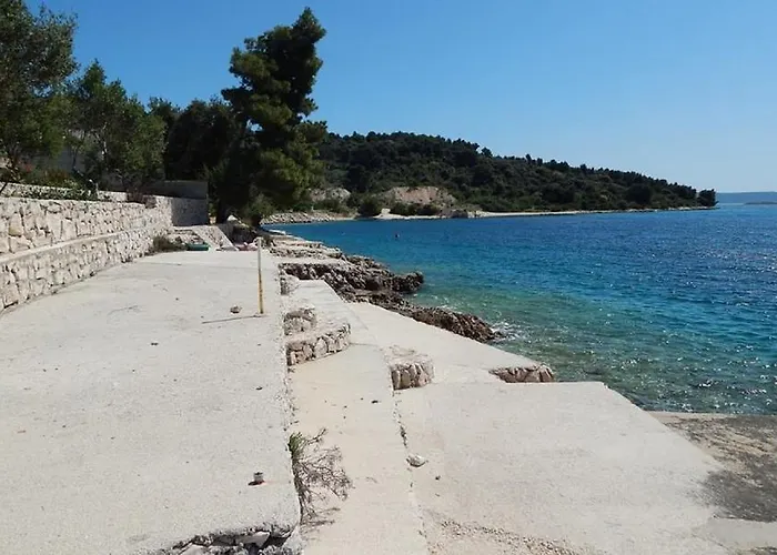 Lovric - 30 Meters To The Beach Apartament Trogir