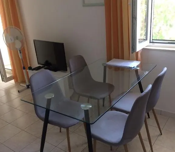 Lovric - 30 Meters To The Beach Apartament *