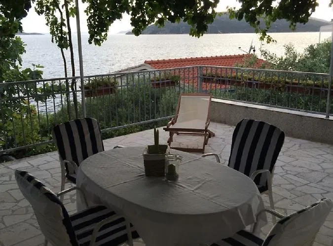 Apartament Lovric - 30 Meters To The Beach Trogir