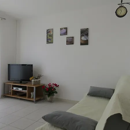 Lovric - 30 Meters To The Trogir