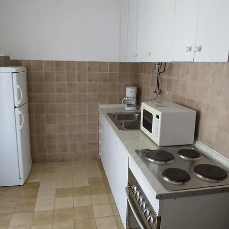 Lovric - 30 Meters To The Beach Apartman Trogir