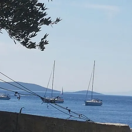 Lovric - 30 Meters To The Beach * 特罗吉尔