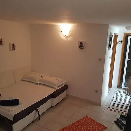 Lovric - 30 Meters To The Beach Apartman