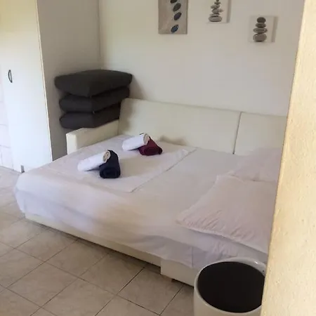 Apartman Lovric - 30 Meters To The Beach