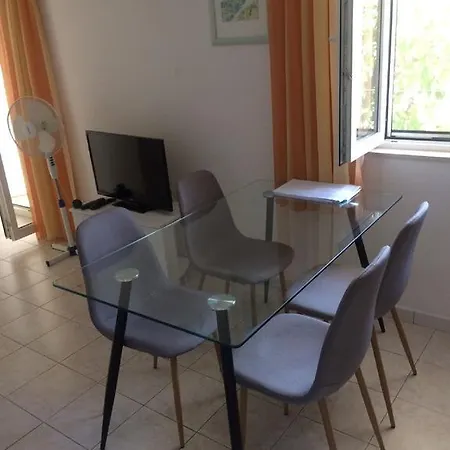 Lovric - 30 Meters To The Beach Apartman *