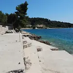 Lovric - 30 Meters To The Beach Апартаменты Трогир